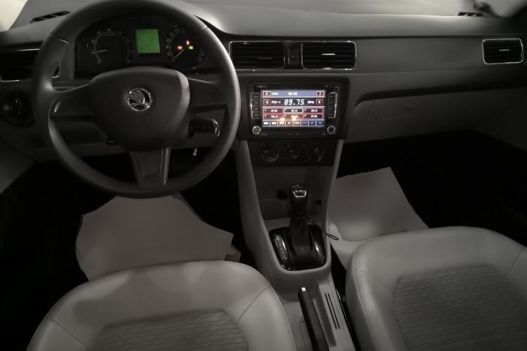 Used Skoda Rapid 2016 1.6L Automatic Chuanxing Edition Center Console