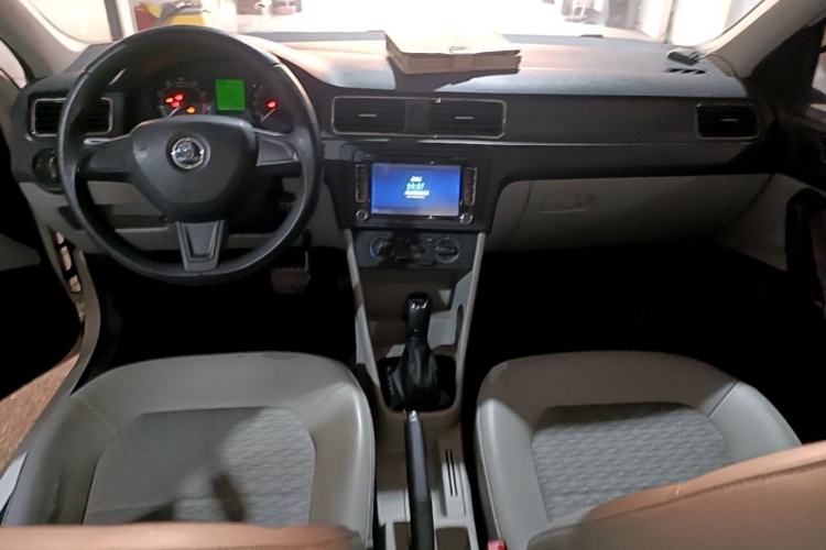 Used Skoda Rapid 2016 1.6L Automatic Chuanxing Edition Center Console