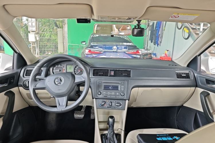 Used Skoda Rapid 2016 1.6L Automatic Chuanxing Edition Center Console