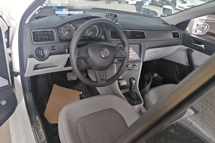 Used Skoda Rapid 2016 1.6L Automatic Chuanxing Edition Center Console