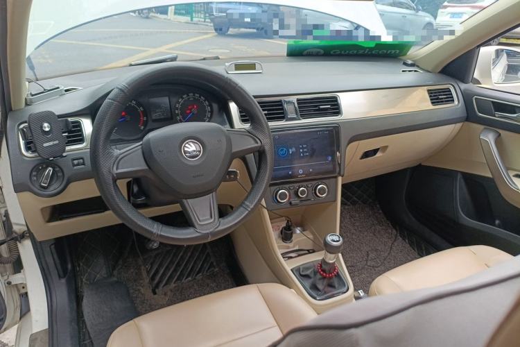 Used Skoda Rapid 2016 1.6L Manual Trend Edition Center Console