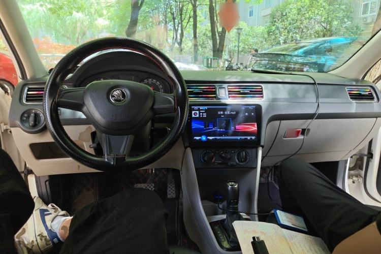 Used Skoda Rapid 2016 1.6L Automatic Chuanxing Edition Center Console