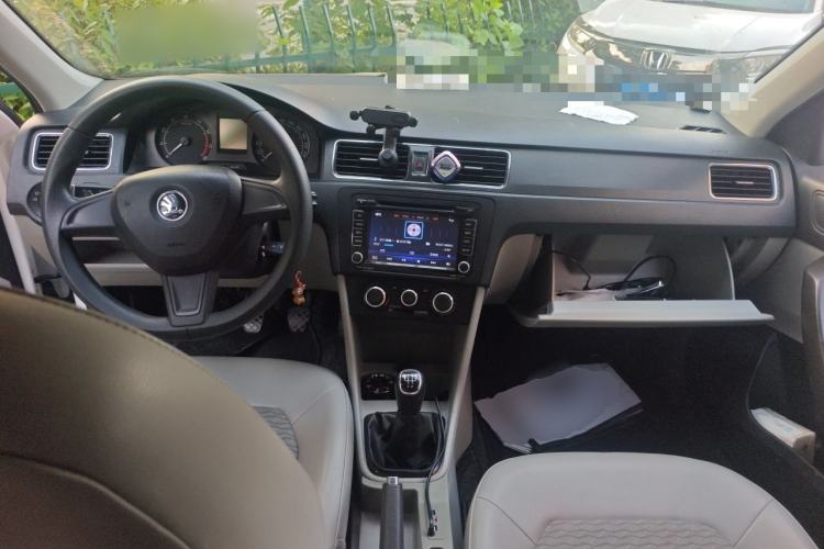 Used Skoda Rapid 2016 1.6L Manual Trend Edition Center Console