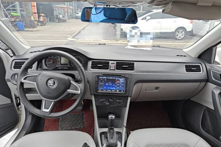 Used Skoda Rapid 2016 1.6L Automatic Chuanxing Edition Center Console