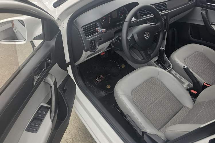 Used Skoda Rapid 2016 1.6L Automatic Chuanxing Edition Driver Seat
