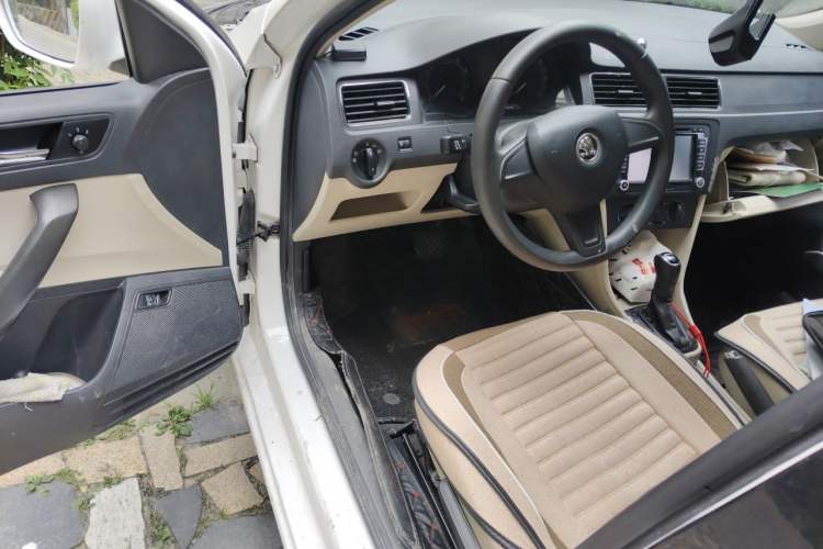 Used Skoda Rapid 2016 1.6L Automatic Chuanxing Edition Driver Seat