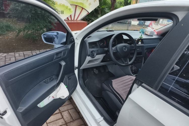 Used Skoda Rapid 2016 1.6L Manual Front-Wheel-Drive Version Driver Seat
