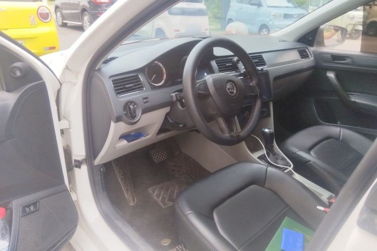 Used Skoda Rapid 2016 1.6L Automatic Front-Wheel Drive Model Driver Seat