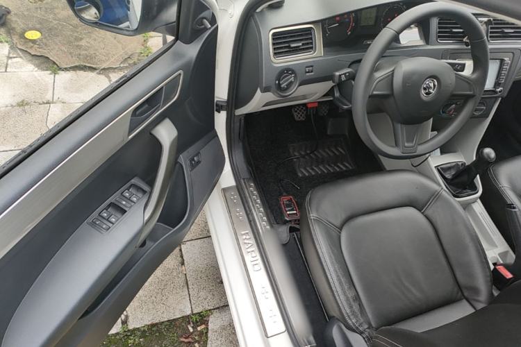 Used Skoda Rapid 2016 1.6L Manual Front-Wheel-Drive Version Driver Seat