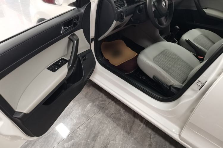 Used Skoda Rapid 2016 1.6L Manual Trend Edition Driver Seat
