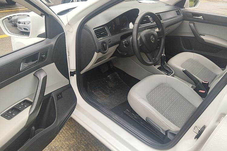 Used Skoda Rapid 2016 1.6L Automatic Chuanxing Edition Driver Seat