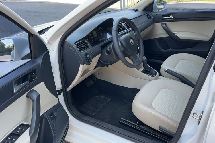 Used Skoda Rapid 2016 1.6L Automatic Chuanxing Edition Driver Seat