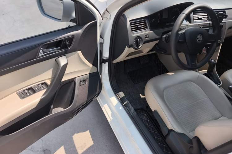 Used Skoda Rapid 2016 1.6L Automatic Chuanxing Edition Driver Seat