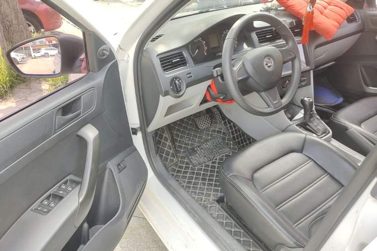 Used Skoda Rapid 2016 1.6L Automatic Front-Wheel Drive Model Driver Seat