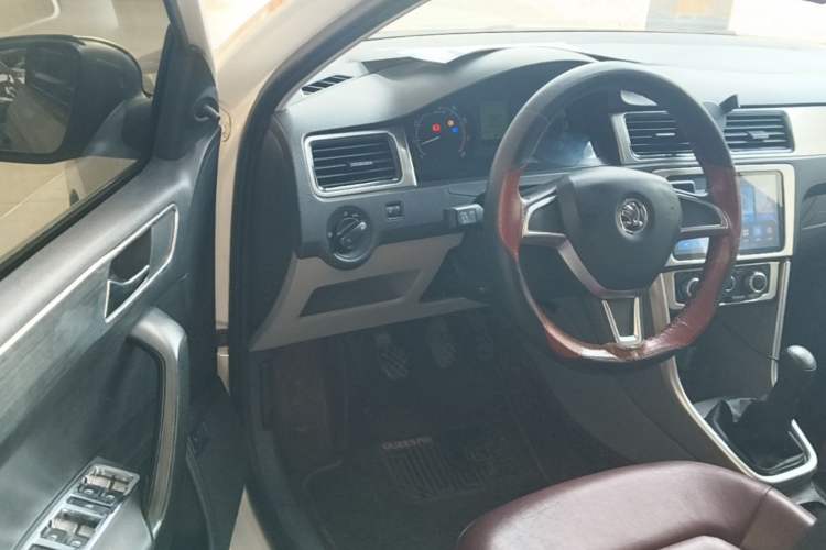Used Skoda Rapid 2016 1.6L Manual Front-Wheel-Drive Version Driver Seat