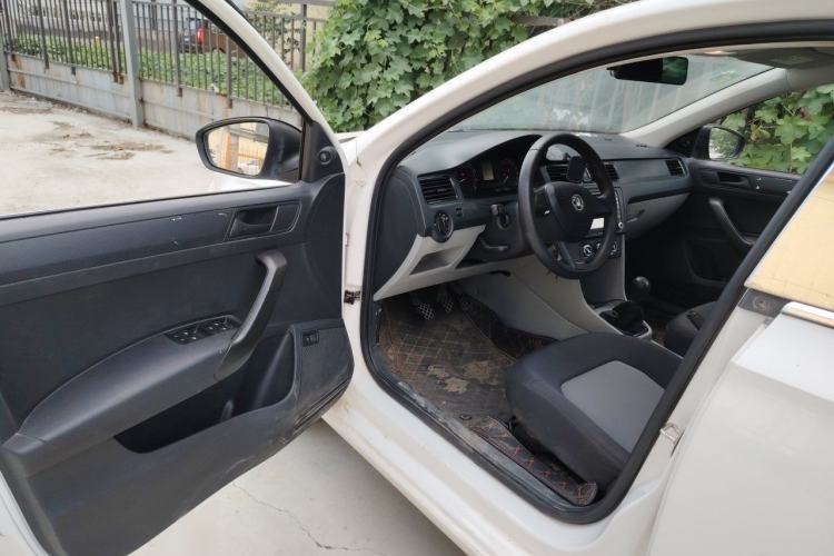 Used Skoda Rapid 2016 1.6L Manual Front-Wheel-Drive Version Driver Seat