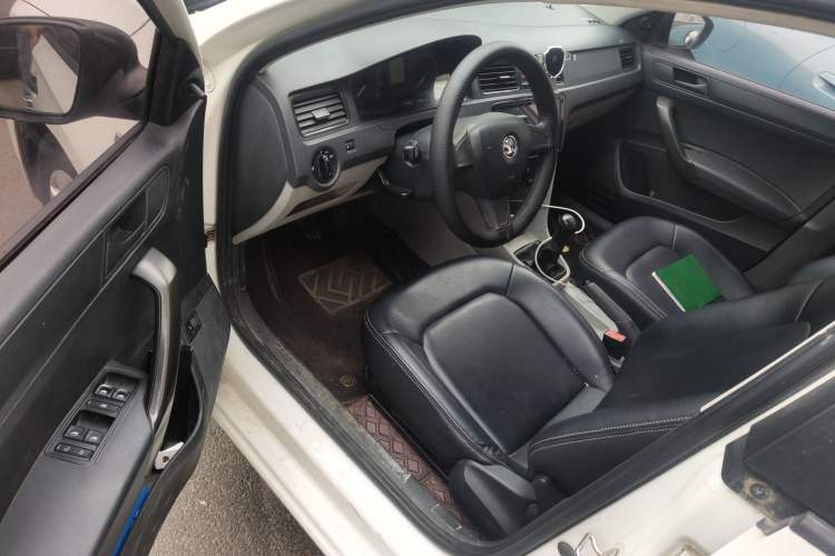 Used Skoda Rapid 2016 1.6L Manual Front-Wheel-Drive Version Driver Seat