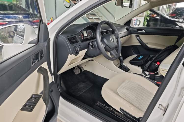 Used Skoda Rapid 2016 1.6L Automatic Chuanxing Edition Driver Seat