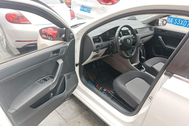 Used Skoda Rapid 2016 1.4L Manual Front-Wheel Drive Model Driver Seat