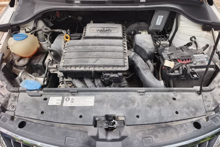 Used Skoda Rapid 2016 1.6L Manual Front-Wheel-Drive Version Engine Bay