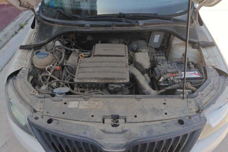 Used Skoda Rapid 2016 1.4L Manual Front-Wheel Drive Model Engine Bay