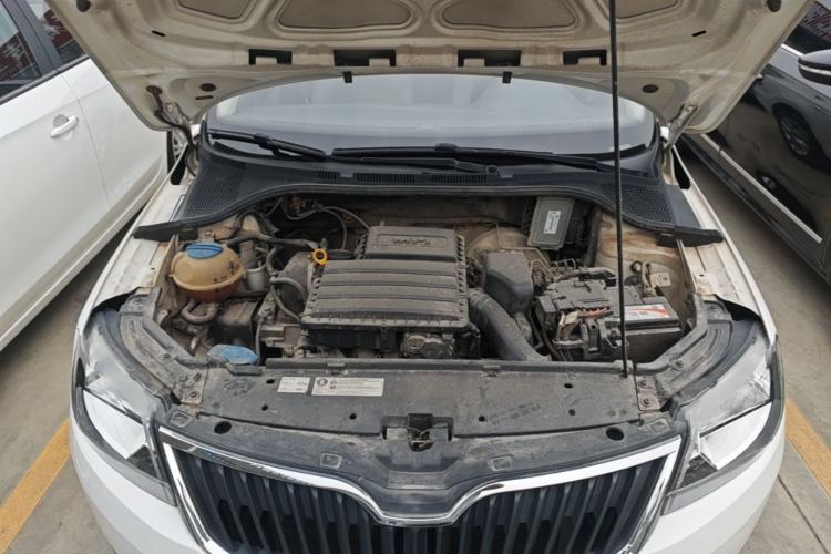 Used Skoda Rapid 2016 1.6L Automatic Chuanxing Edition Engine Bay