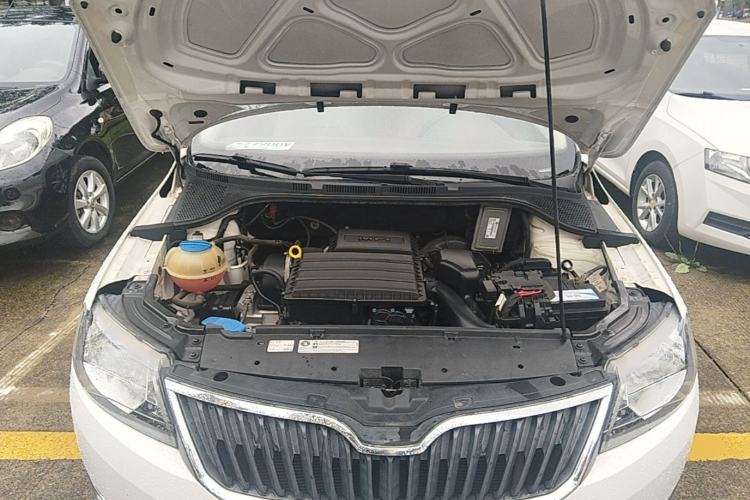 Used Skoda Rapid 2016 1.6L Automatic Chuanxing Edition Engine Bay