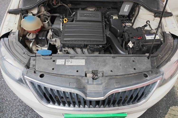 Used Skoda Rapid 2016 1.6L Manual Front-Wheel-Drive Version Engine Bay