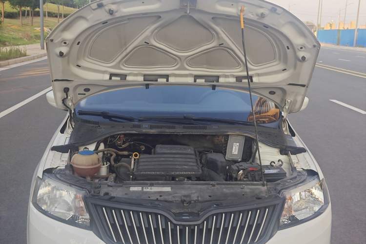 Used Skoda Rapid 2016 1.4L Manual Front-Wheel Drive Model Engine Bay