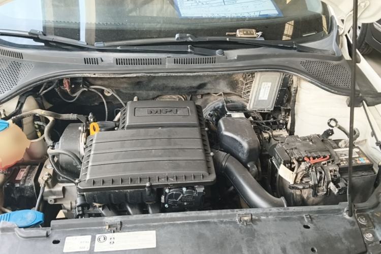Used Skoda Rapid 2016 1.6L Manual Front-Wheel-Drive Version Engine Bay
