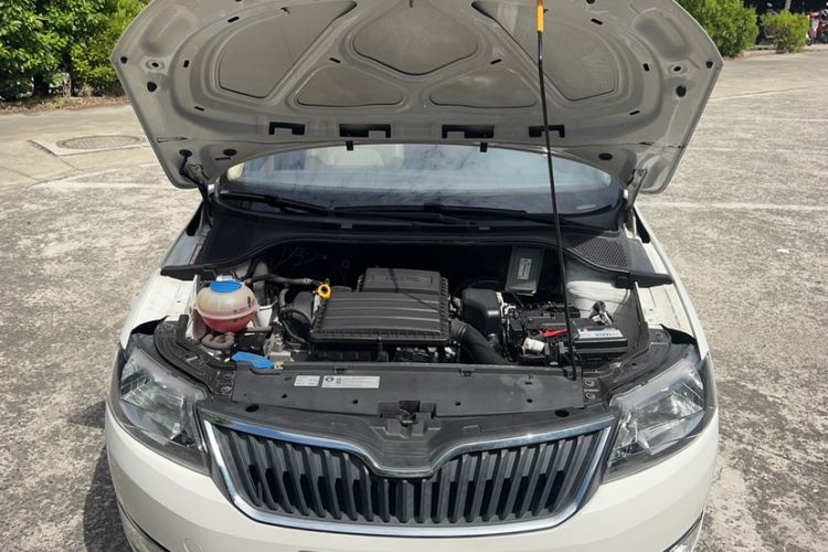 Used Skoda Rapid 2016 1.6L Automatic Chuanxing Edition Engine Bay