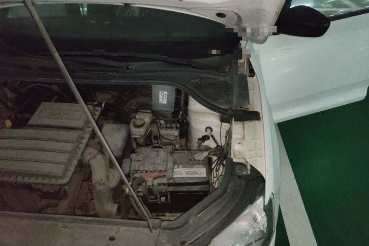Used Skoda Rapid 2016 1.6L Manual Front-Wheel-Drive Version Engine Bay Left