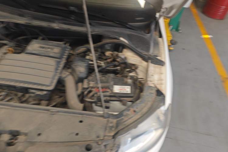 Used Skoda Rapid 2016 1.6L Manual Front-Wheel-Drive Version Engine Bay Left