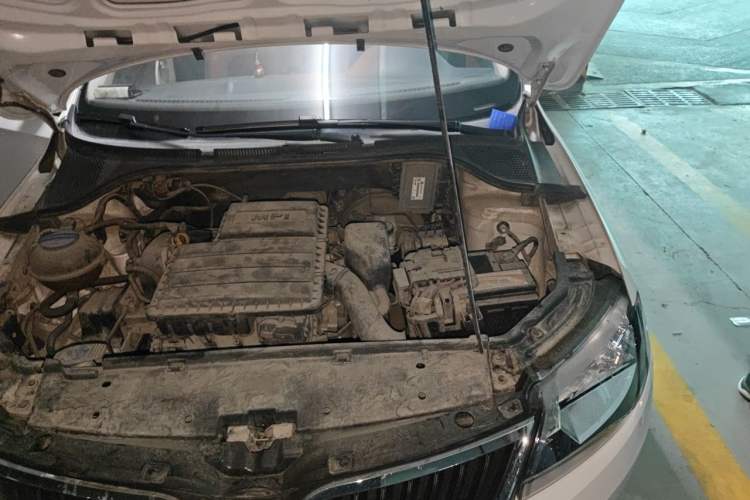 Used Skoda Rapid 2016 1.6L Manual Trend Edition Engine Bay Left