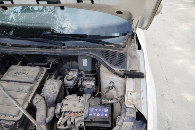 Used Skoda Rapid 2016 1.6L Manual Front-Wheel-Drive Version Engine Bay Left