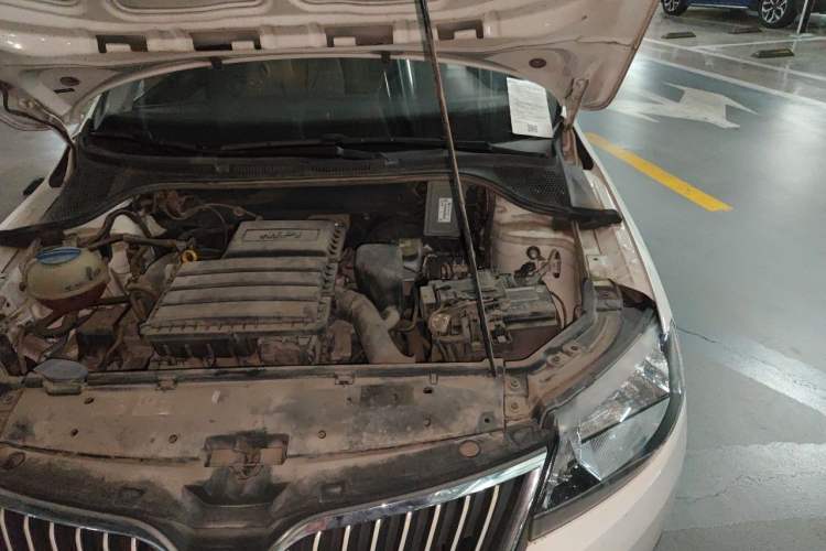 Used Skoda Rapid 2016 1.6L Manual Trend Edition Engine Bay Left
