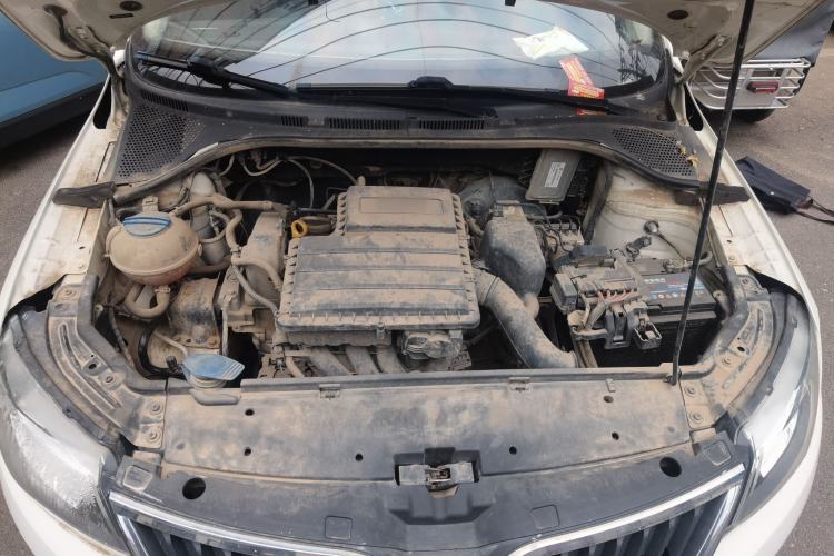 Used Skoda Rapid 2016 1.6L Manual Front-Wheel-Drive Version Engine Bay