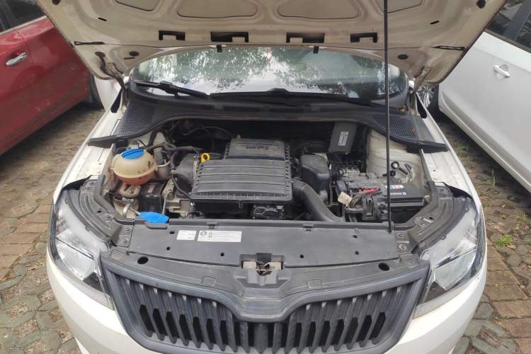 Used Skoda Rapid 2016 1.4L Manual Front-Wheel Drive Model Engine Bay