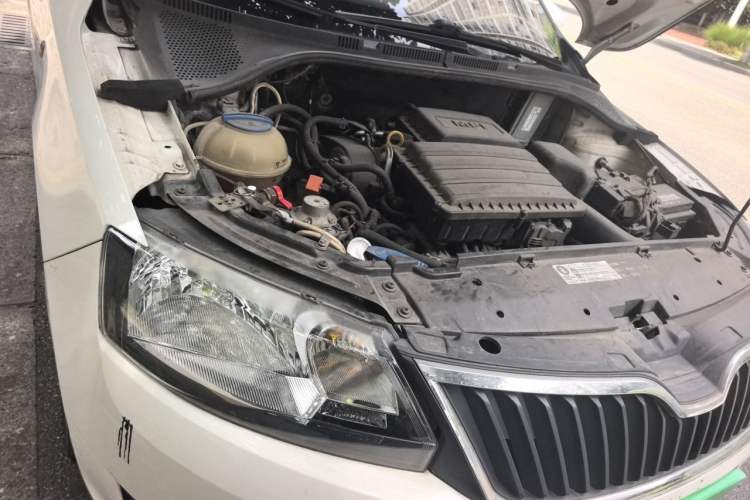 Used Skoda Rapid 2016 1.6L Manual Trend Edition Engine Bay Right