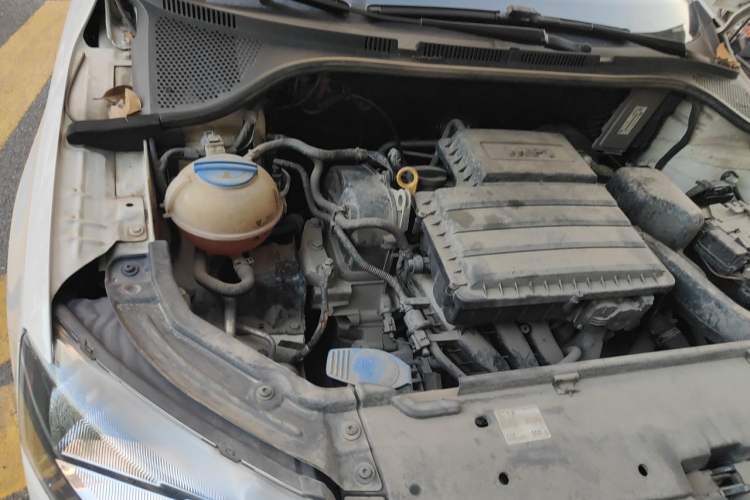 Used Skoda Rapid 2016 1.6L Automatic Chuanxing Edition Engine Bay Right
