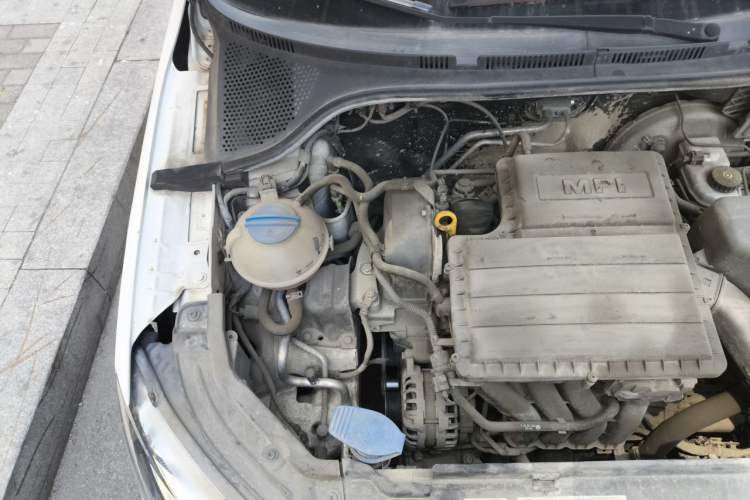 Used Skoda Rapid 2016 1.6L Manual Trend Edition Engine Bay Right