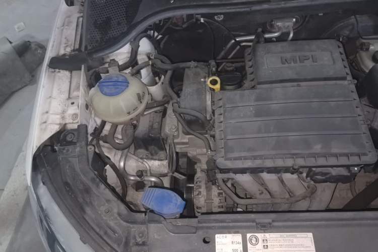 Used Skoda Rapid 2016 1.6L Automatic Chuanxing Edition Engine Bay Right