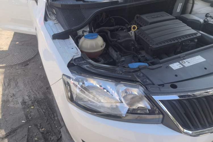 Used Skoda Rapid 2016 1.6L Manual Trend Edition Engine Bay Right