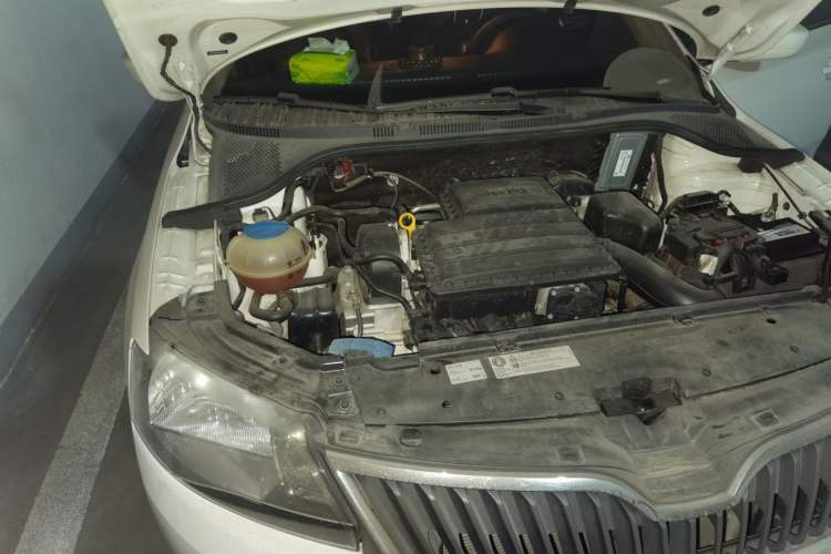 Used Skoda Rapid 2016 1.6L Automatic Chuanxing Edition Engine Bay Right