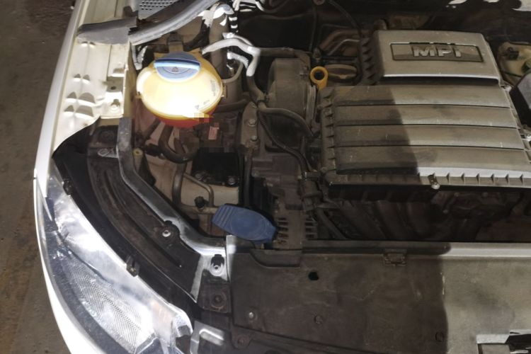 Used Skoda Rapid 2016 1.6L Automatic Chuanxing Edition Engine Bay Right