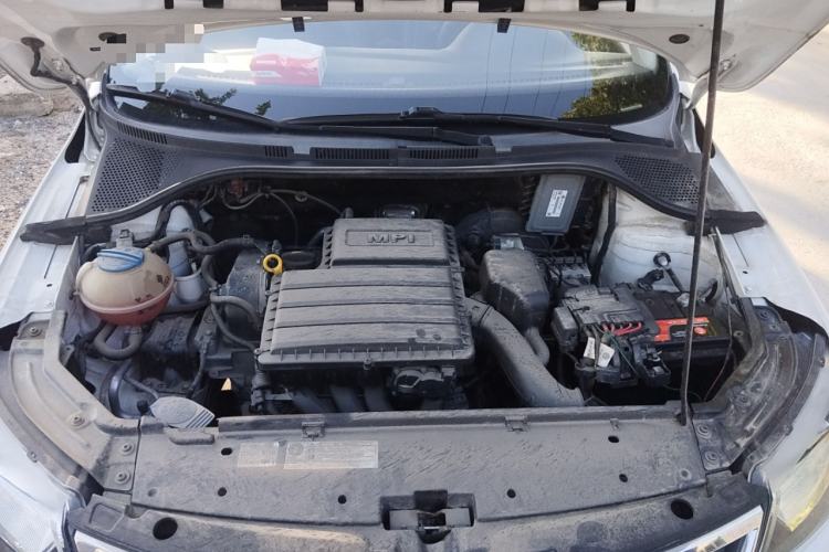 Used Skoda Rapid 2016 1.6L Manual Front-Wheel-Drive Version Engine Bay