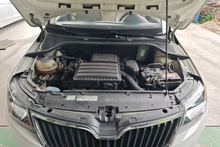 Used Skoda Rapid 2016 1.6L Automatic Chuanxing Edition Engine Bay