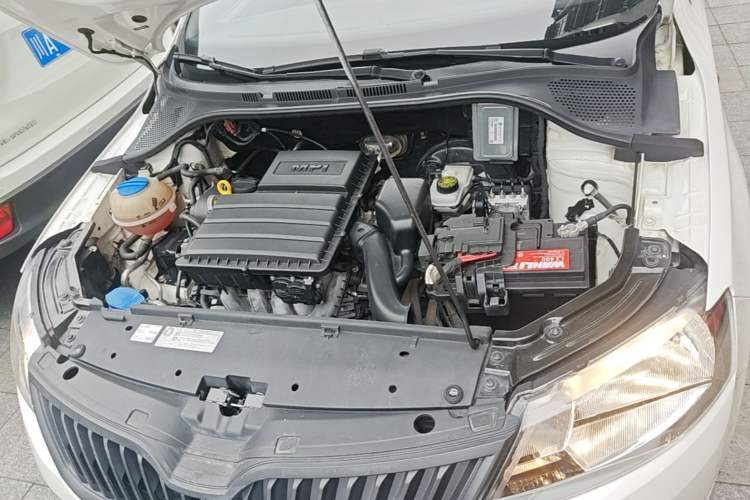 Used Skoda Rapid 2016 1.4L Manual Front-Wheel Drive Model Engine Bay