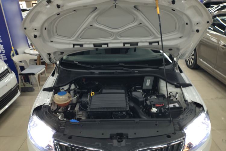 Used Skoda Rapid 2016 1.6L Automatic Front-Wheel Drive Model Engine Bay