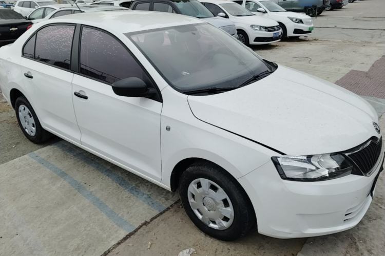 Used Skoda Rapid 2016 1.6L Manual Front-Wheel-Drive Version Exterior 1